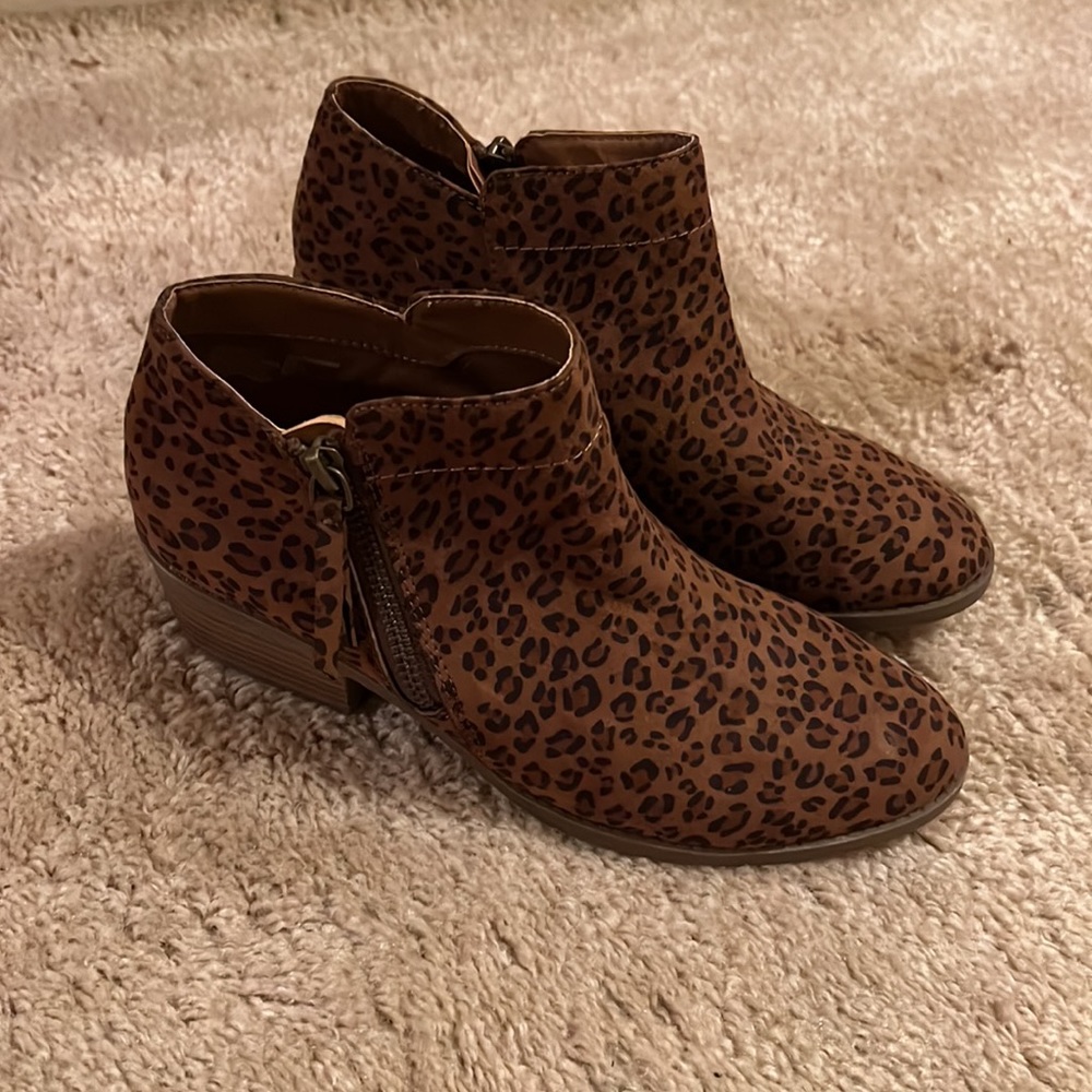 Size 7 booties - Picture 2 of 4